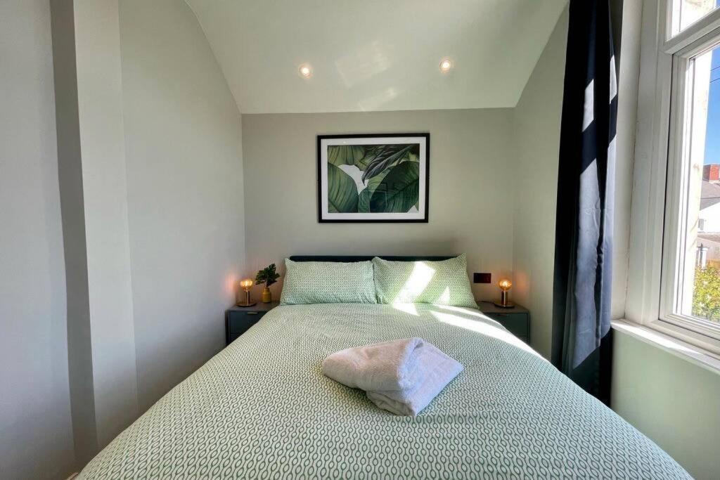 Large House Near Victoria Park For Groups, 10 Mins Bus To City Centre Cardiff Exterior photo