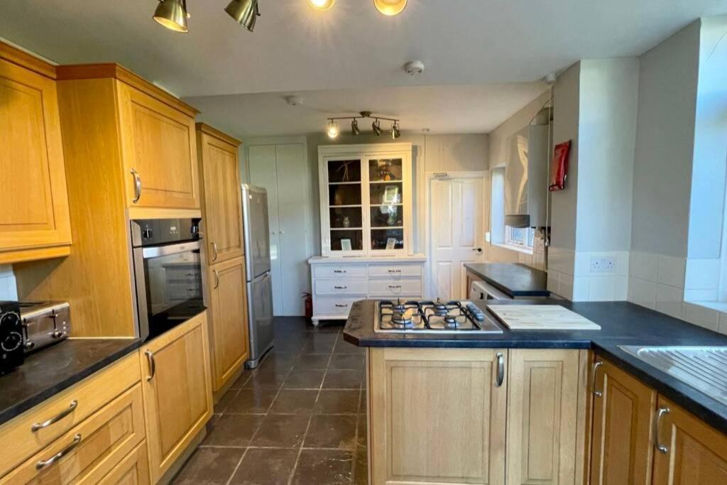 Large House Near Victoria Park For Groups, 10 Mins Bus To City Centre Cardiff Exterior photo