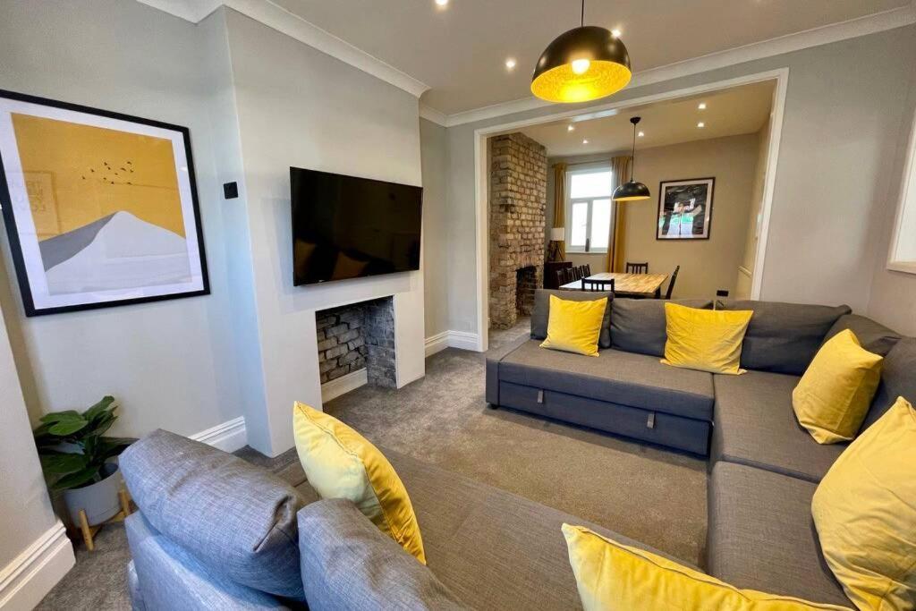 Large House Near Victoria Park For Groups, 10 Mins Bus To City Centre Cardiff Exterior photo