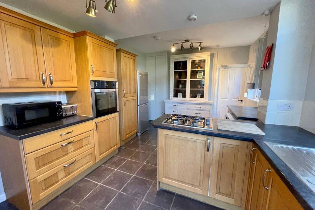 Large House Near Victoria Park For Groups, 10 Mins Bus To City Centre Cardiff Exterior photo
